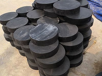 禹城市板式橡胶支座由若干层橡胶片与薄钢板经加压硫化